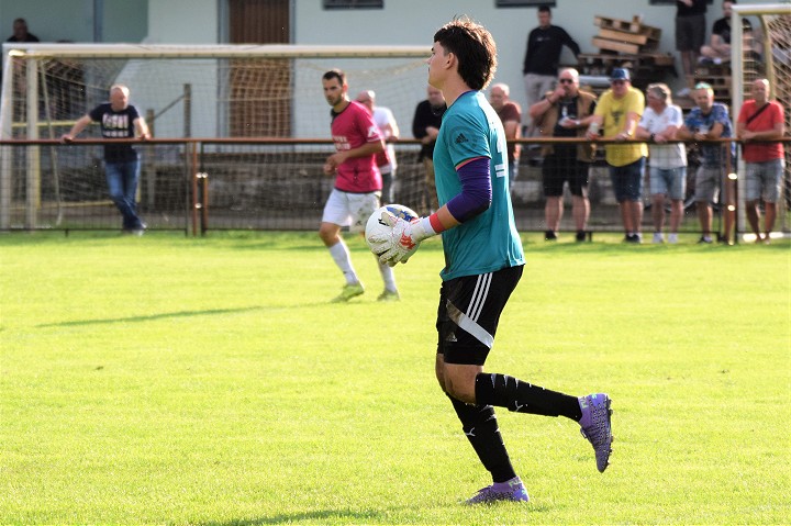 Futbal, 9. ligy: Naháč pokračuje v kanonáde, v Šulekove remíza s Koplotovcami