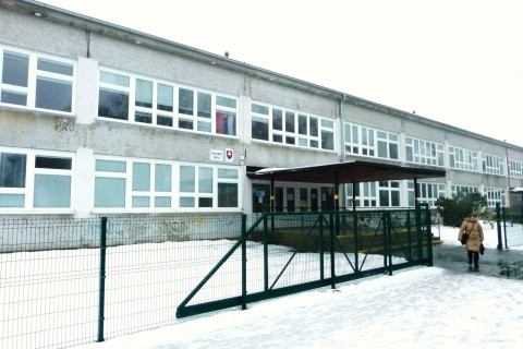 Chrípka zatvára školy v kraji, vysvedčenia žiaci dostanú včas