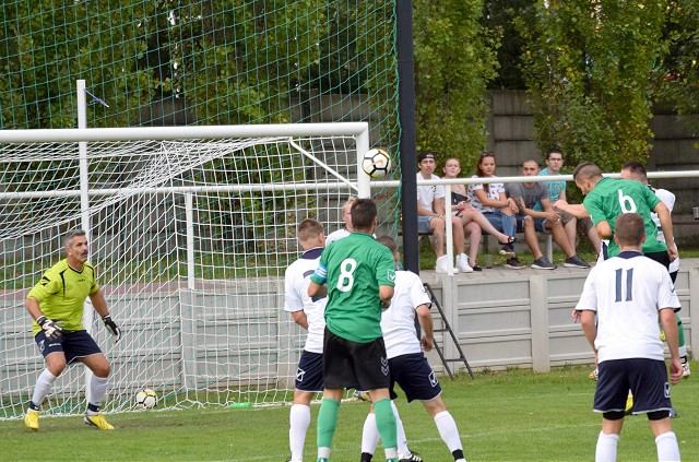 Futbal, 7. liga A: Kátlovce deklasovali Brestovany, Košolná urobila kolotoč Trstínu