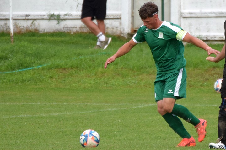 Futbal, 8. liga A: Križovany pribrzdili Bohdanovce, darilo sa Slávii aj Modranke