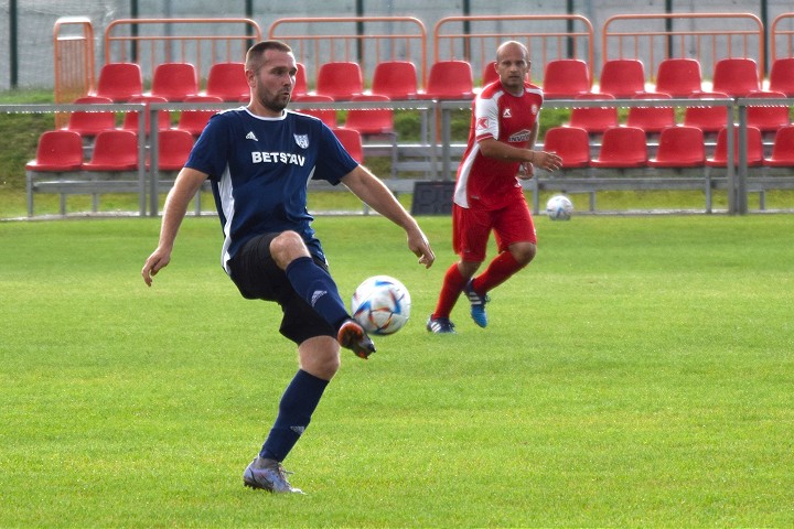 Futbal, 8. liga B: Moravany šokovali Brestovany, Šúrovce deklasovali Leopoldov