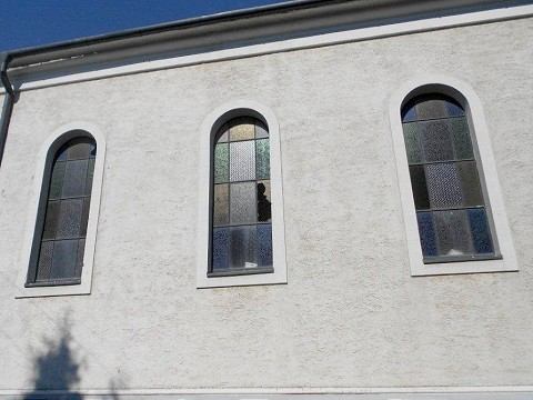 Vandali zničili kostol, polícia obvinila dvojicu mužov