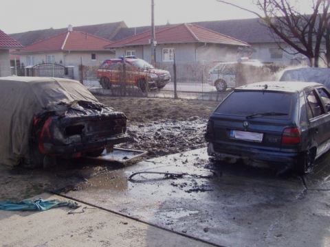 Horeli dve škodovky v jednom dvore, gazda sa popálil