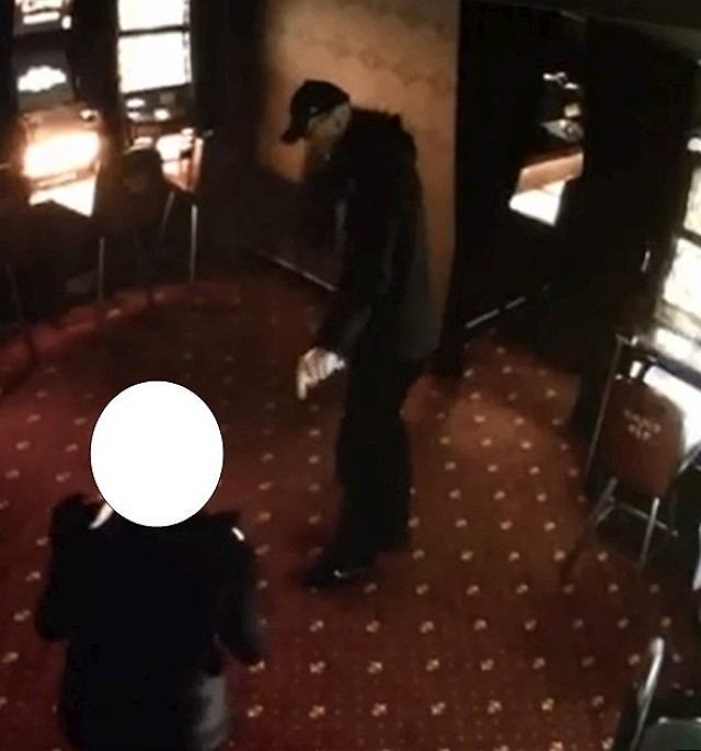 Polícia dolapila muža, ktorý so zbraňou kradol v herni