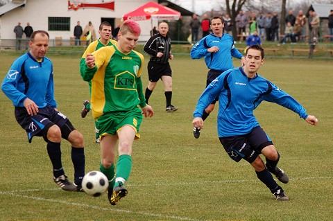 Futbal, 4. a 5. liga: Šúrovce deklasovali Brezovú