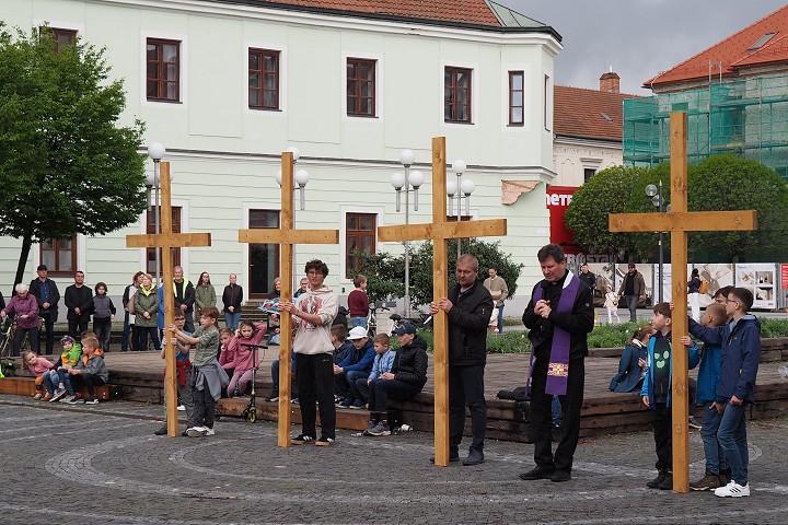 Starý jeruzalemský zvyk má korene i v Trnave: Veriaci chystajú sprievody mestom