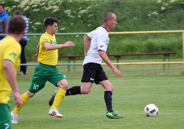 Kam za futbalom? Hrá sa krupské derby, spúšťame tipovačku