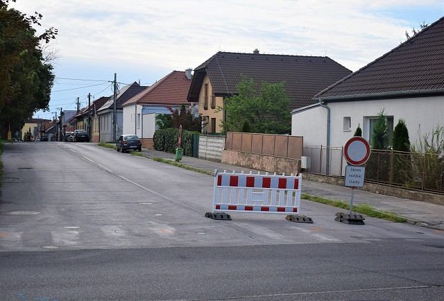 FOTO: Kukučínovu ulicu uzavreli, doprava v okolí prešla reorganizáciou