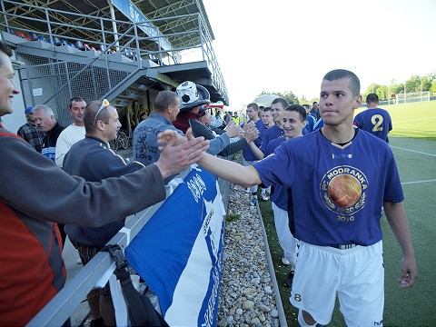 VIDEO: Majstri z Modranky! Tieklo šampanské a horeli ohne