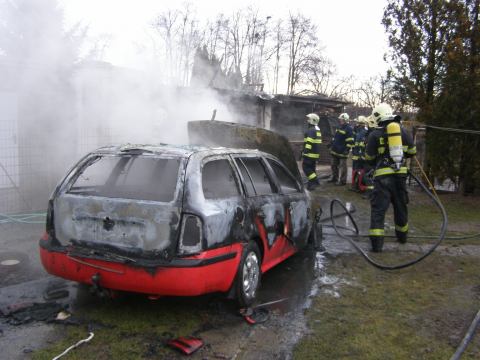 Zhorela Octavia, hasiči evakuovali svine, sliepky aj mačku
