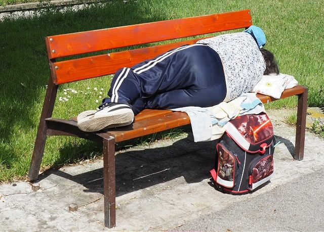 Mesto Trnava nakupuje lavičky, na ktorých sa nedá ležať
