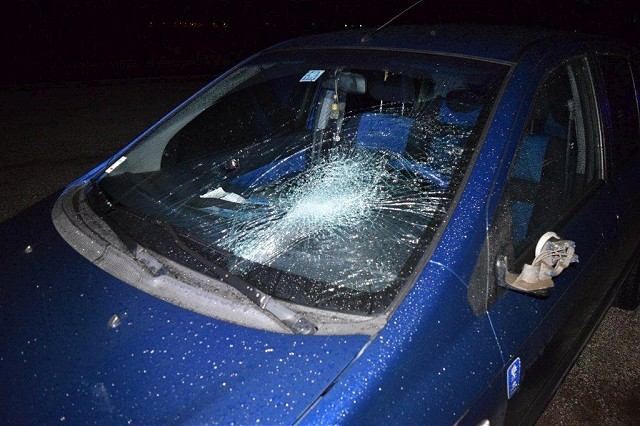 Chodca bez reflexných prvkov zrazilo pri Leopoldove auto, nehodu neprežil
