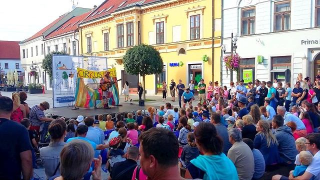 K pravidelnému programu na pešej zóne pribudne tento týždeň komorné podujatie