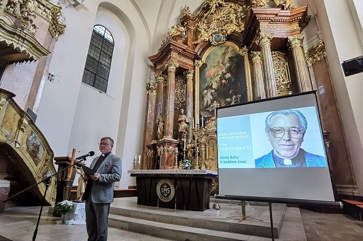 Na Kopánke odhalia pamätnú tabuľu kňazovi Emilovi Krapkovi