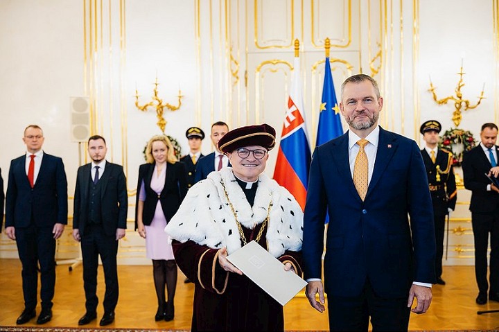 Prezident Peter Pellegrini vymenoval na post rektora Trnavskej univerzity Miloša Lichnera