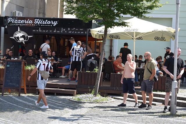 Bulharskí fanúšikovia už sú v Trnave, stretávajú sa na Trojičnom námestí