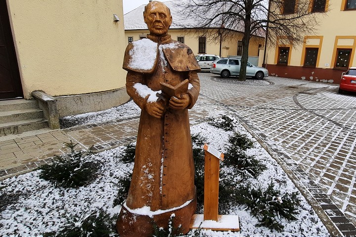 Do Cífera sa vrátili grófka Zichyová aj známy farár Ľudovít Pavetitš