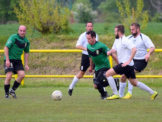 Futbal, 7. liga B: Brankár Šípkového v Dolnom Lopašove inzultoval rozhodcu
