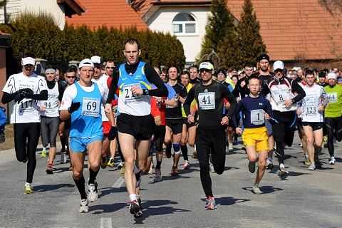 Cez Majcichov, Voderady a Pavlice pobežia v sobotu maratónci