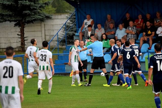 Derby Bolerázu s Malženicami bolo nervózne, lejak futbalu uškodil