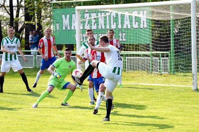 Futbal, 4. liga: Malženice sa potrápili s Holíčom, Hlohovec vyhral gólom zo záveru