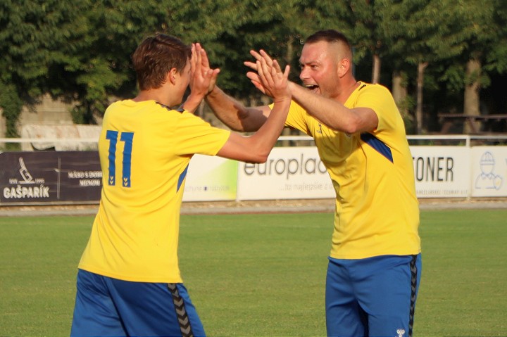 Futbal, 8. liga A: Bohdanovce opäť na čele, Smoleničan Slovák dal štyri góly