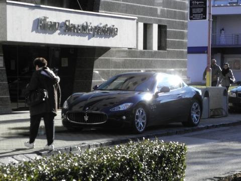 Maserati vytiahne stovku za päť sekúnd a zaparkuje za tri