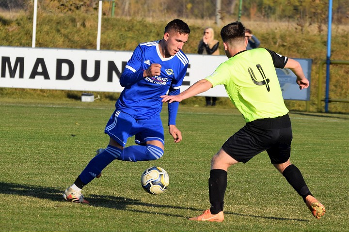 Maduničan Matej Slovák žiari v šiestej lige, za pol sezóny strelil 32 gólov