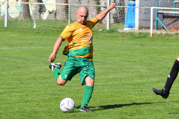 Futbal, 8. liga A: Ružindol zdolal Hrnčiarovce, Smolenice deklasovali Suchú