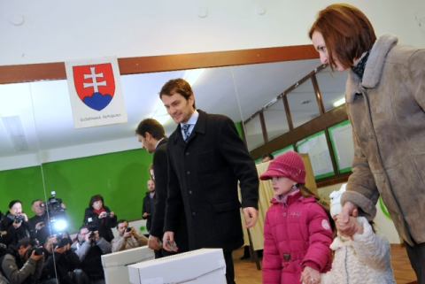 Novinári uháňali Matoviča. Podvody vo volebných miestnostiach