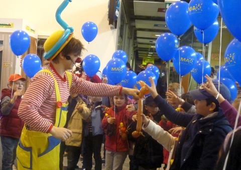 Detské výtvory spríjemnia nákupy v obchodnom centre