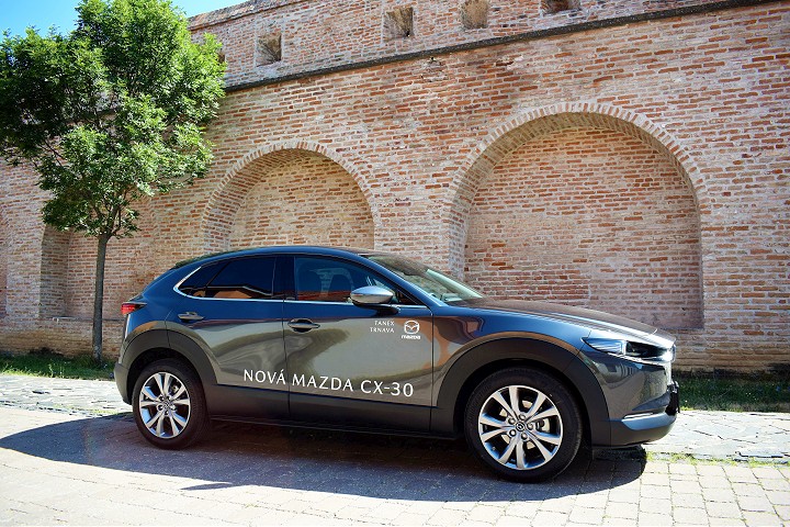 Zážitok z jazdy aj pocit bezpečia: Mazda CX-30 svojimi vlastnosťami očarí
