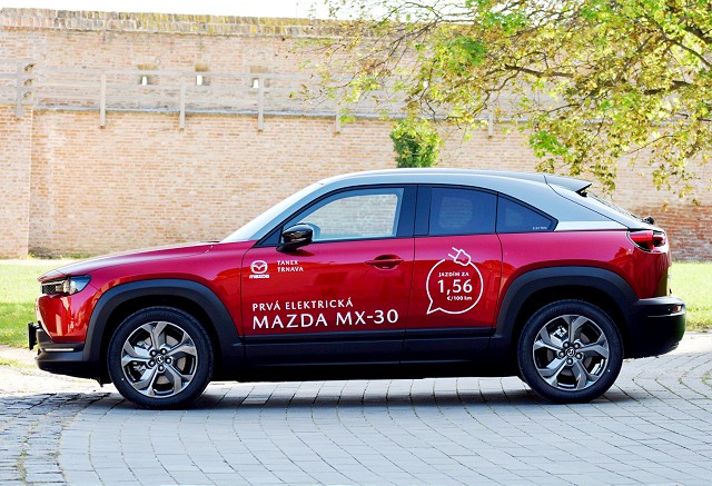 Mazda má svoj prvý elektromobil, MX-30 ponúka komfort skĺbený s ekologickým prístupom