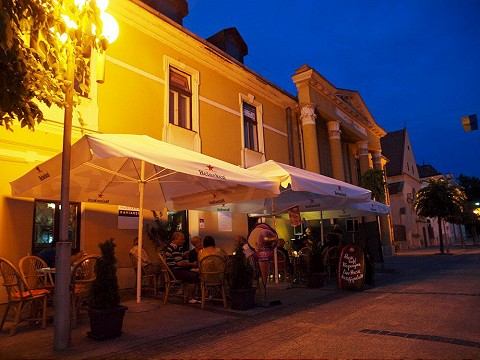 Music Café pripravuje na piatok a sobotu koncerty pod holým nebom