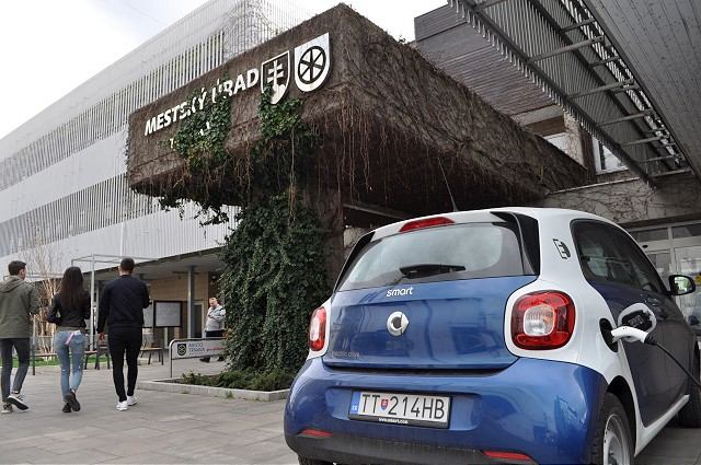 Mestský úrad bude mať vlastnú elektráreň, zo slnečnej energie nabije aj elektromobily