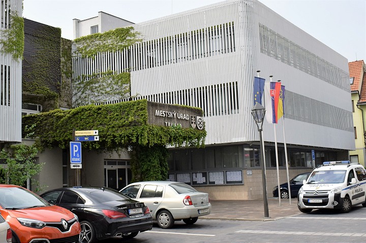 Mestský úrad v Trnave zjednotí hodiny pre verejnosť
