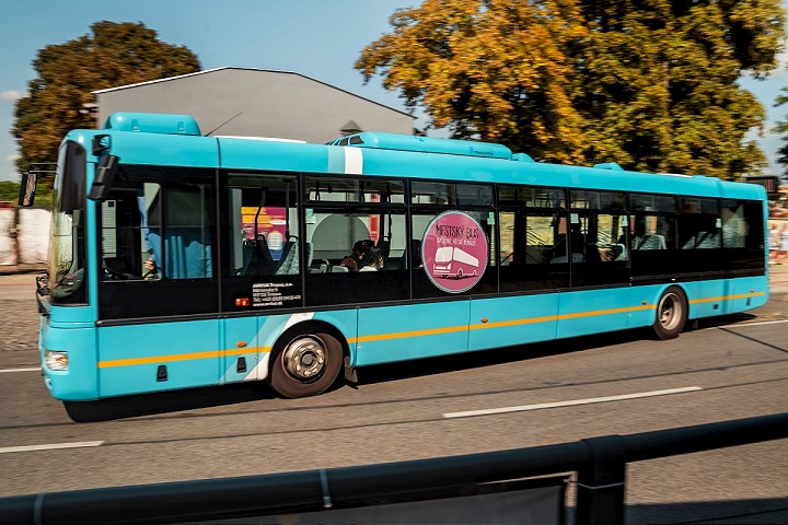 Seniori budú mať v Trnave rok mestskú dopravu zadarmo, potom za symbolickú cenu