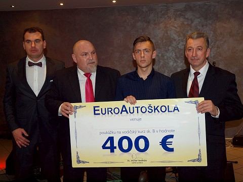 Starí páni Spartaka ukázali srdce, na plese obdarovali syna zosnulého trénera