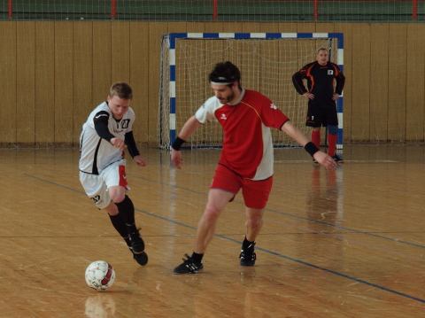 Okresný futsal: O postup a záchranu bojujú do posledného kola