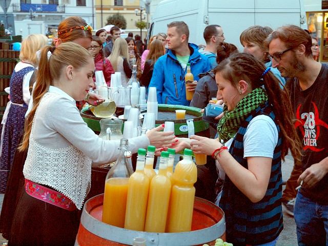 FOTO: Trnava žije jarmokom, na návštevníkov čakajú dobroty, kolotoče aj hudobné koncerty