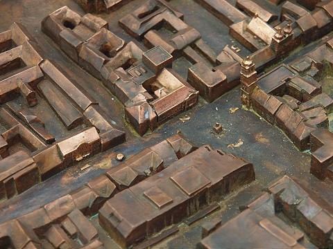 Pohľad na Trnavu zhora: Na pešej zóne nainštalovali bronzový model centra mesta