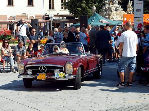 Trojičné námestie zaplnili historické vozidlá, v sobotu ich vystavia pred Relaxom
