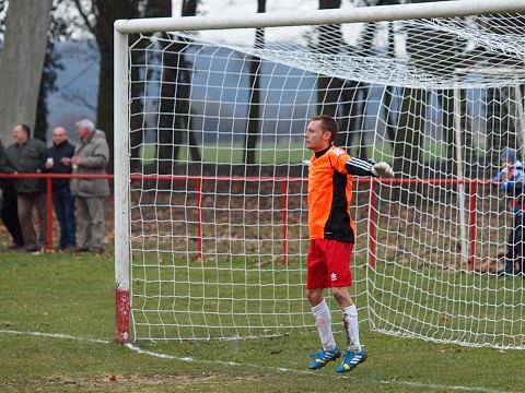 Futbalová kuriozita: Za Kľačany nastúpili v Pečeňadoch až traja brankári