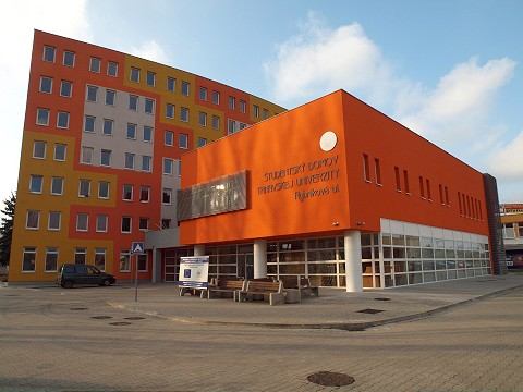FOTO: Trnavská univerzita otvorila nový internát, postupne ubytovávajú študentov