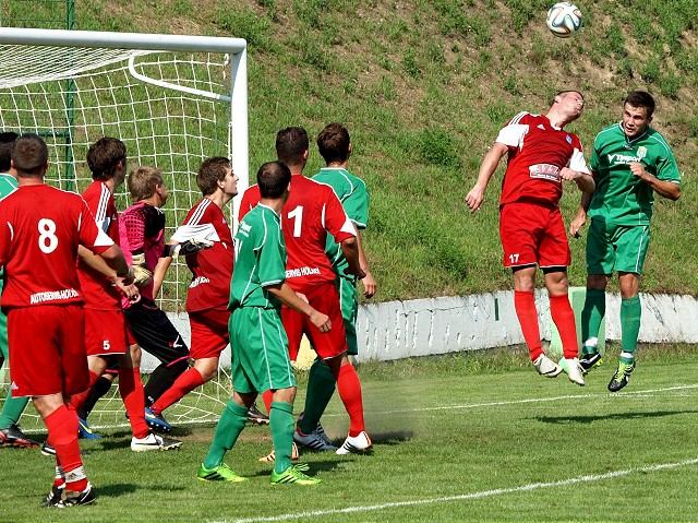 Futbal, OM: Zavar otočil zápas s Hornou Krupou, Zeleneč si poradil s Dechticami