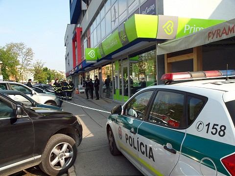 Anonym nahlásil bombu, polícia prehľadávala pobočky súkromnej banky