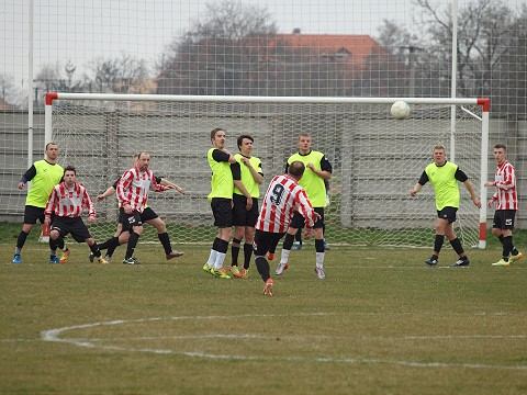 Futbal, III. A: V derby sa tešilo Horné Dubové, béčko Malženíc nadeľovalo
