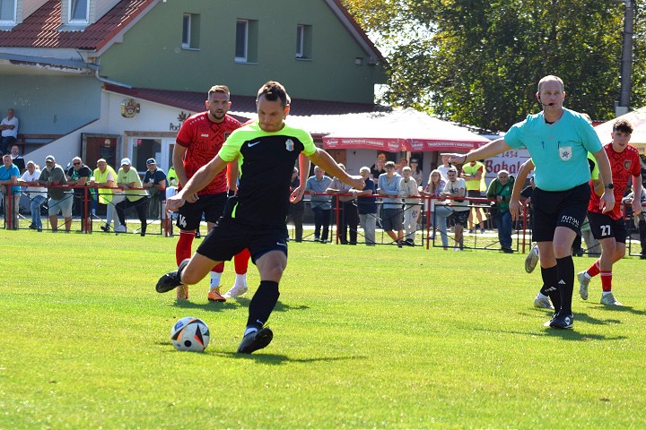 Futbal, 7. liga: Siladice i Červeník zvíťazili, v Zelenči padlo 11 gólov