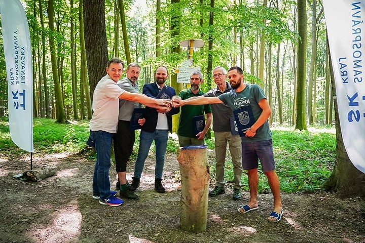 V lokalite Mihalinová v Malých Karpatoch postavia turistickú útulňu