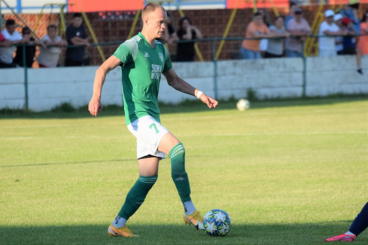 Futbal, 4. a 5. liga: Trebatice strelili päť gólov, Zvončín premiérovo vyhral